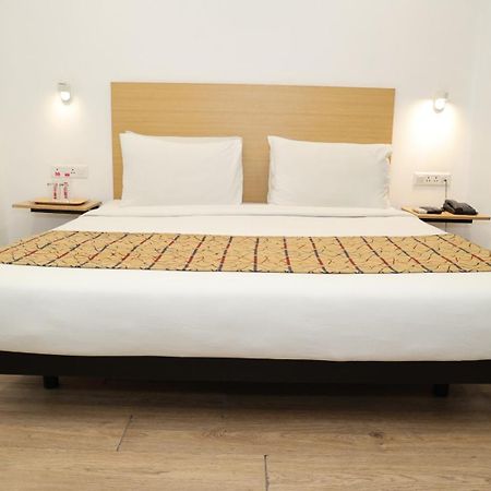 Crayon Hotels กันตินาการ์ ภายนอก รูปภาพ
