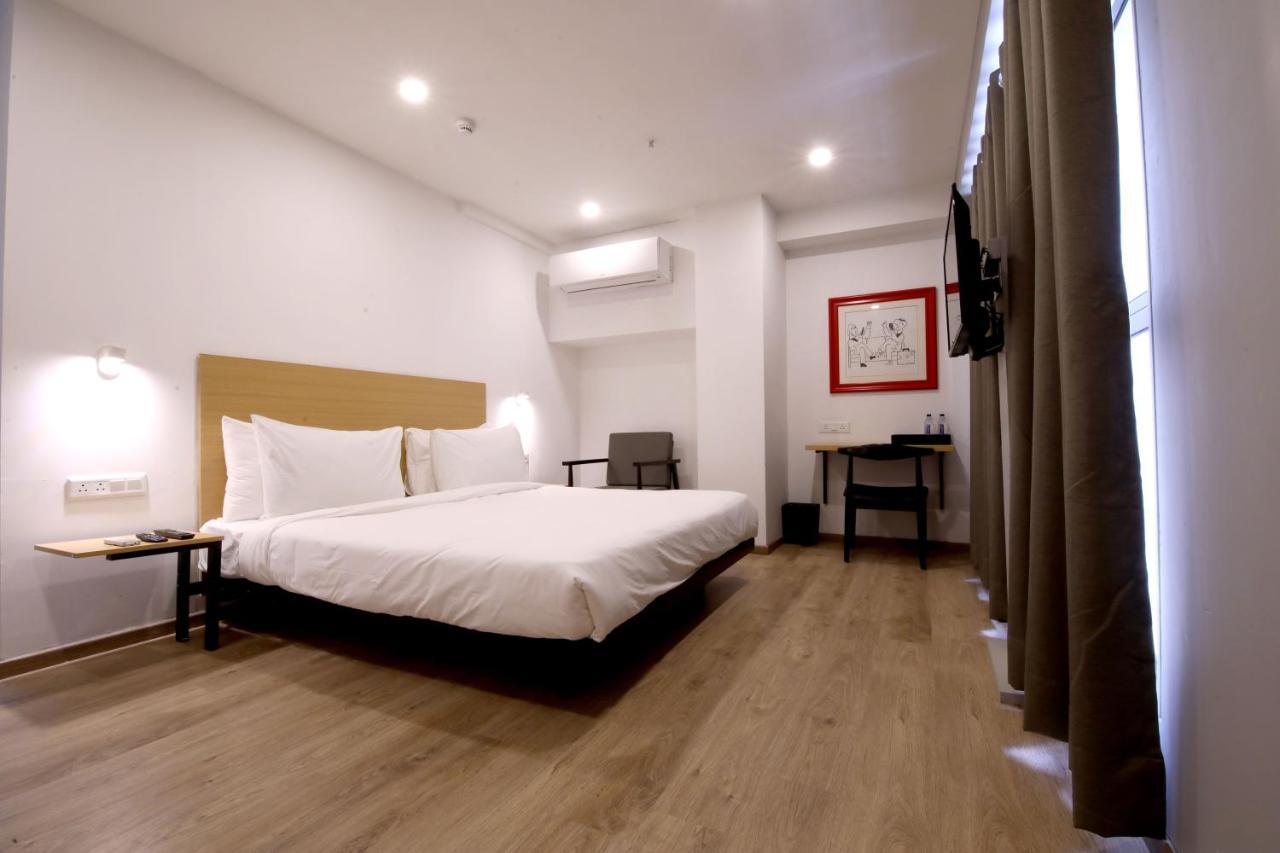 Crayon Hotels กันตินาการ์ ภายนอก รูปภาพ