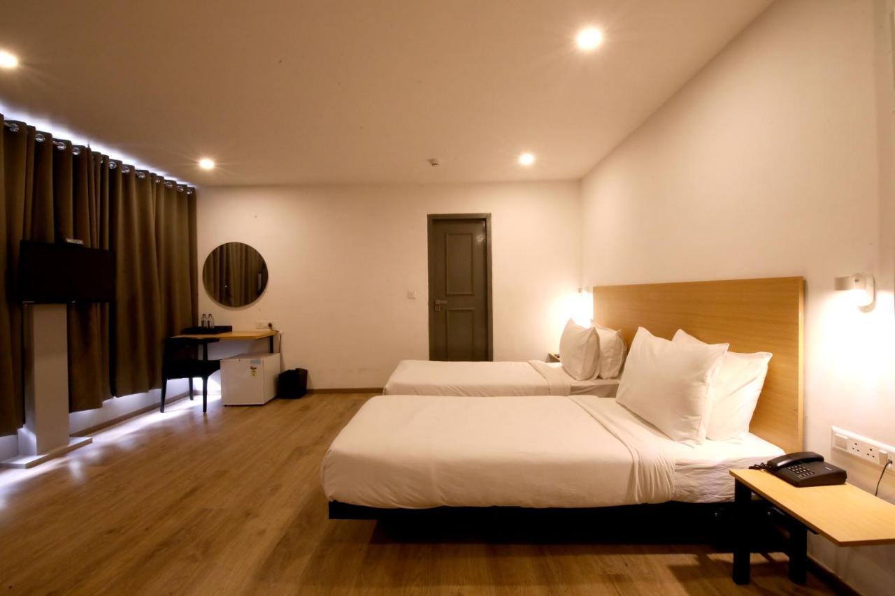 Crayon Hotels กันตินาการ์ ภายนอก รูปภาพ